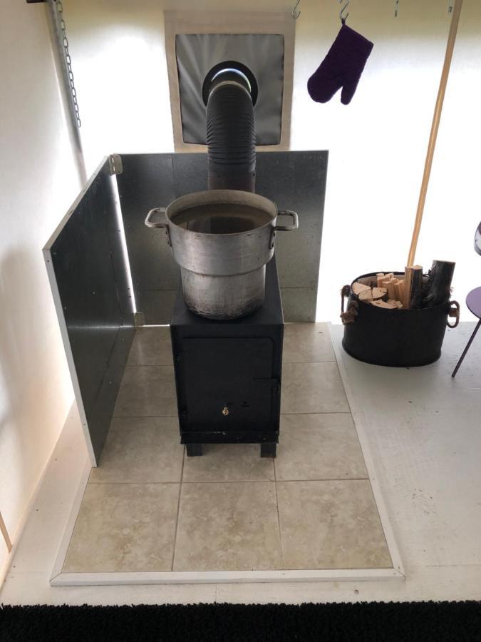 Vines And Puppies Glamping Hideaway Ξενοδοχείο Jade City Εξωτερικό φωτογραφία