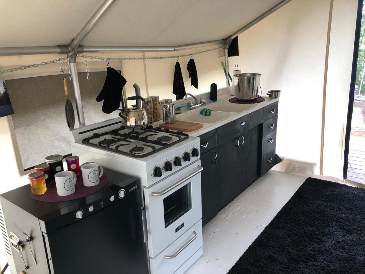 Vines And Puppies Glamping Hideaway Ξενοδοχείο Jade City Εξωτερικό φωτογραφία