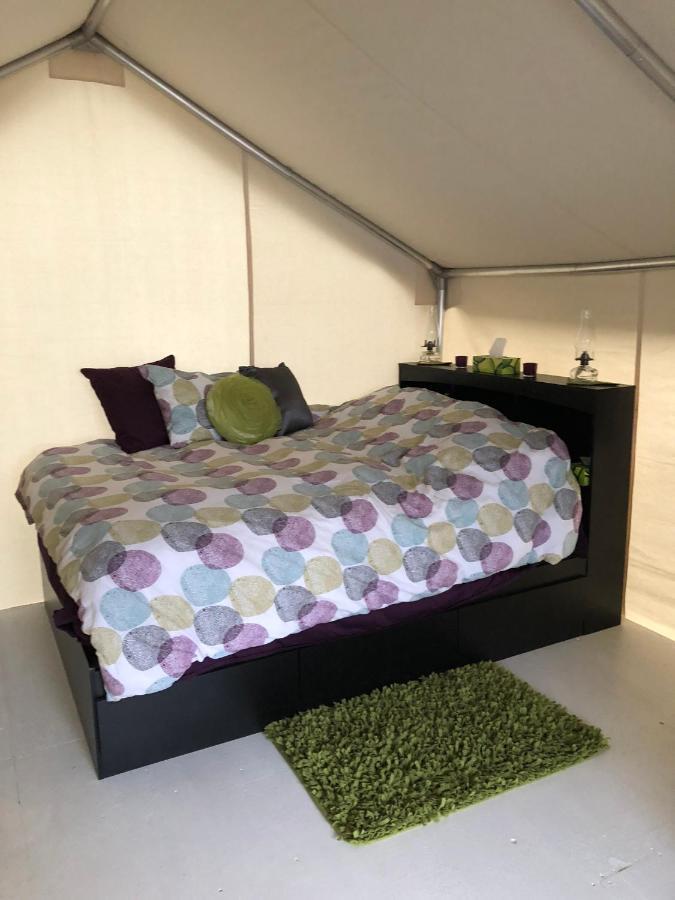 Vines And Puppies Glamping Hideaway Ξενοδοχείο Jade City Εξωτερικό φωτογραφία